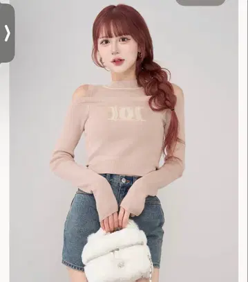 레이어드 라이크 로고 니트탑