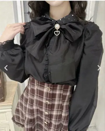 [택 포함 새상품] ROJITA 블랙 리본 포함 셔츠