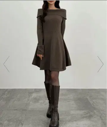 CENEA 오프숄더풍 스퀘어넥 미니 니트 원피스 모카