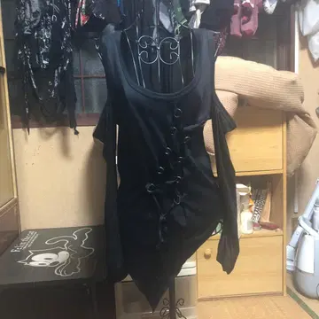 블랙피스나우 레이스업 티셔츠