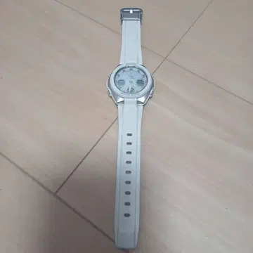 G-SHOCK 화이트 손목시계