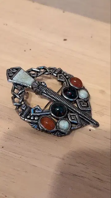 빈티지풍 컬러 스톤 브로치