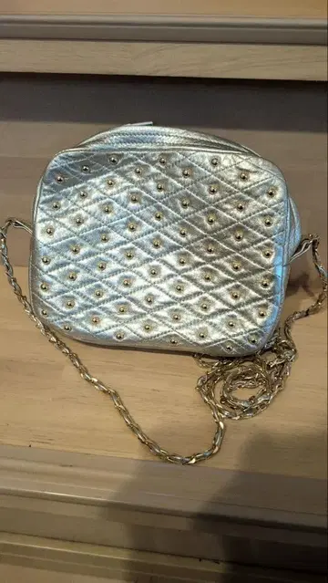 실버 퀼팅 숄더백