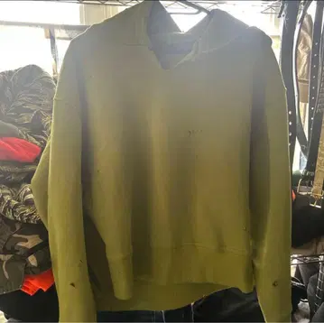 ZARA 올리브 그린 크롭 후드티