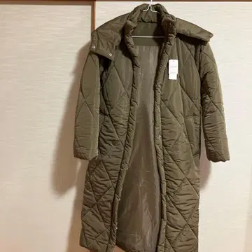 올리브색 퀼팅 다운 자켓 후드 부착