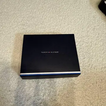 TOMMY HILFIGER 이단 접이식 지갑 블랙