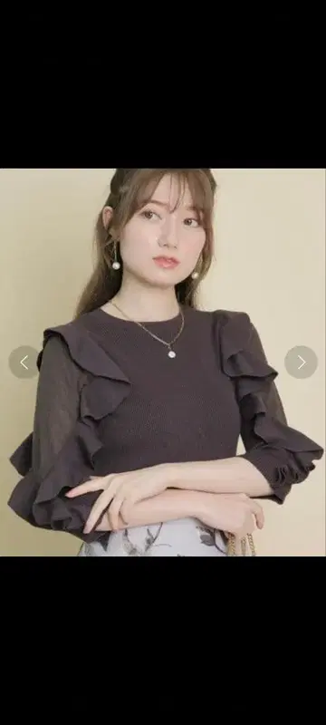 프릴 시어 니트