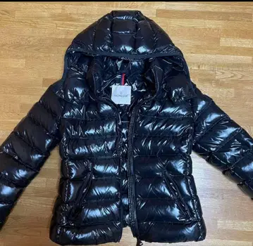MONCLER 블랙 후드 부착 다운 자켓