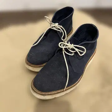 Tricker's 네이비 스웨이드 처카 부츠