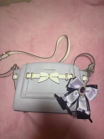 리본 포함 퍼플 숄더백