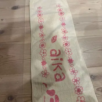 aika Yoshioka 꽃무늬 타월