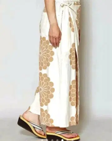 와모노야카야 국화 나란히 랩 와이드 팬츠