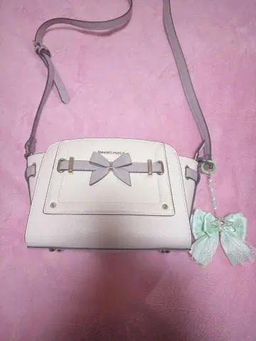 사만다 베가 리본 포함 화이트 숄더백