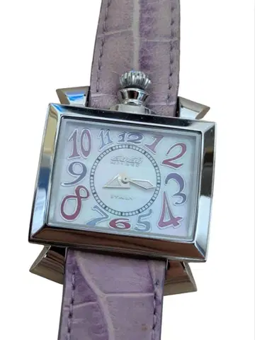 가가 밀라노 23585 화이트 쉘 다이얼 여성용 손목시계