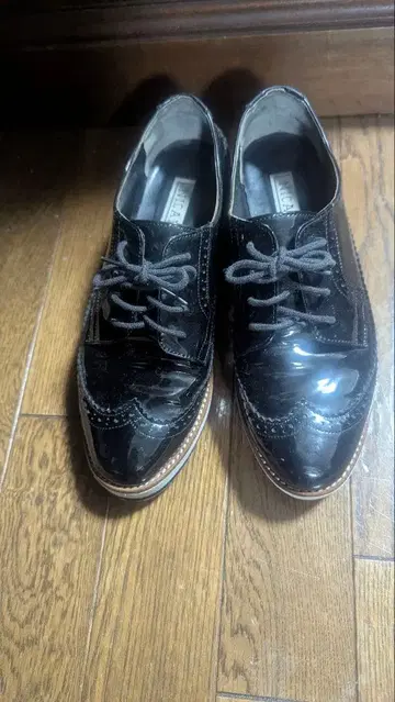 블랙 옥스퍼드 스타일 로퍼 통굽