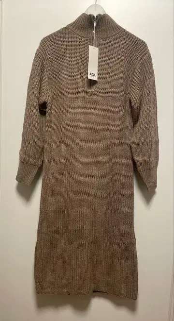 [택 포함 새상품] 베이지 하이넥 니트 S사이즈