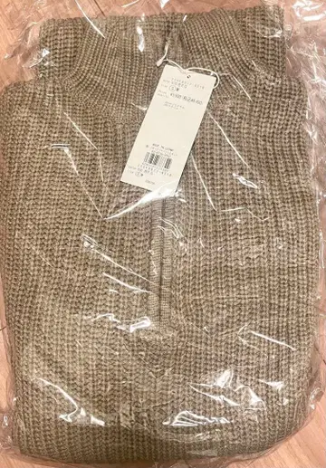 [택 포함 새상품] AZUL 베이지 하이넥 니트 S사이즈