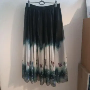 나비 프린트 그라데이션 플리츠 스커트