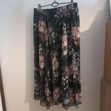 꽃무늬 플리츠 스커트 블랙