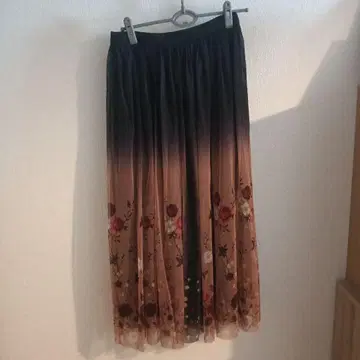 꽃무늬 그라데이션 플레어 스커트