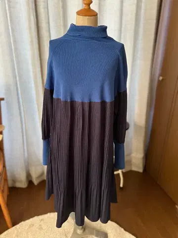 블루와 다크 네이비 (약간 보라색 느낌) 긴팔 튜닉