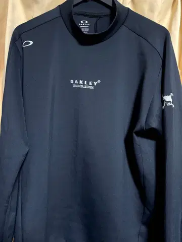 1회 착용 OAKLEY SKULL COLLECTION 블랙 긴팔 셔츠