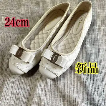 새상품 에나멜 화이트 크림 플랫슈즈 24.0cm EU 사이즈 38