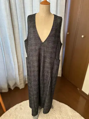 미사용 새상품 슬리브리스 V넥 롱 원피스