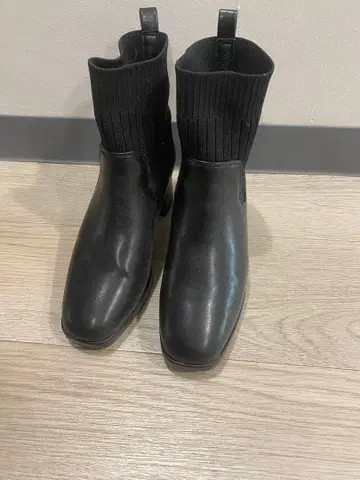 죠니시 세이라 착용 니트 스톰 숏부츠