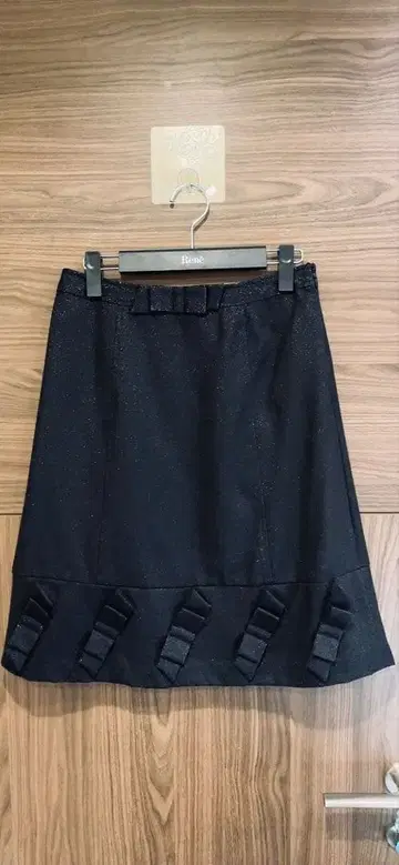 AGATE 울 블랙 라메 리본 스커트