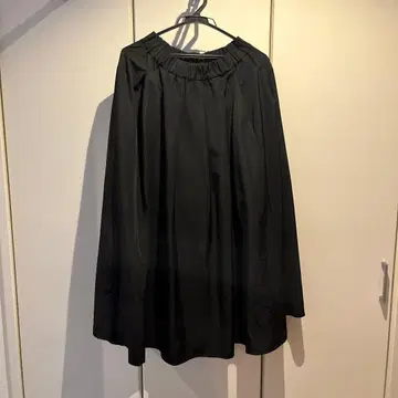 Mila Owen 블랙 플레어 스커트