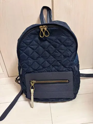 에버 카키 백팩 퀼팅 네이비 2만 새상품급