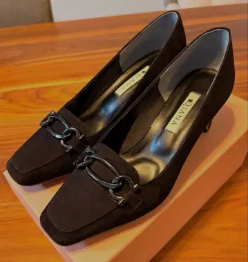 23.5 거의 새상품 DIANA 블랙 스퀘어토 펌프스