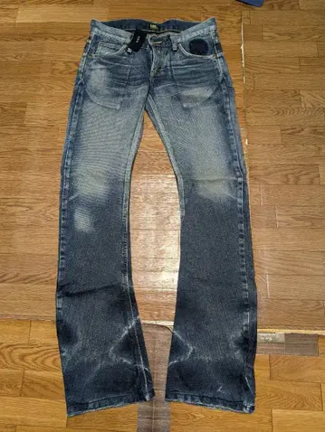 AKM 리 콜라보 바나나 스니커즈 컷 데님