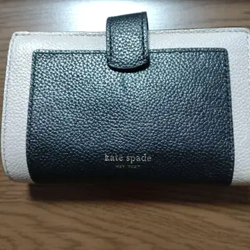 kate spade 접이식 지갑 블랙과 화이트