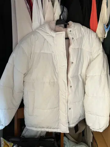 리버서블 화이트 다운 자켓 후드 부착