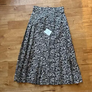 YLEVE 이 실크 프린트 플리츠 스커트