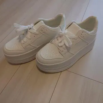 즉시 구매 OK 화이트 플랫폼 스니커즈