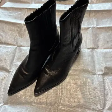 ZARA 블랙 레더 사이드 고어 숏부츠