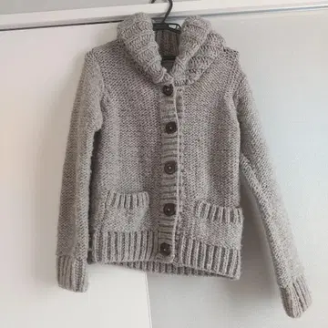 그레이 니트 스웨터