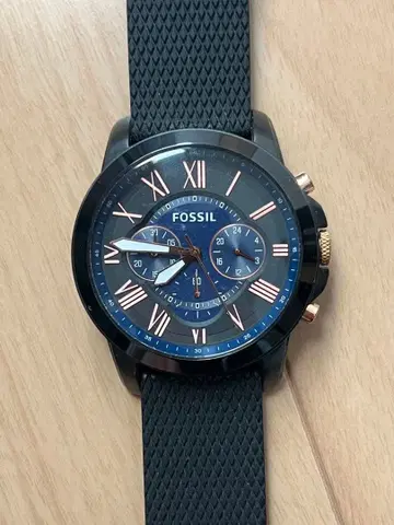 FOSSIL 네이비 크로노그래프 시계