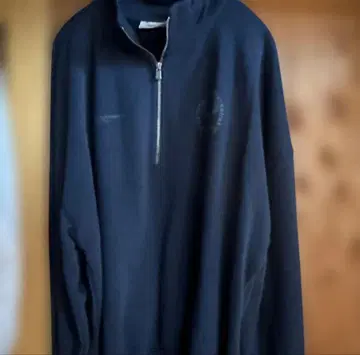 VANQUISH 하프 지퍼 맨투맨