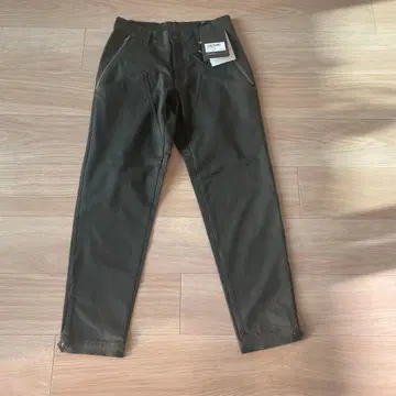 KAPELMUUR 밑단 벨트 부착 앵클 팬츠