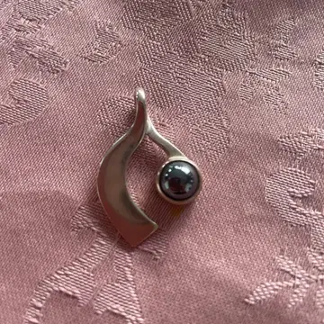 조지 얀센 펜던트 탑