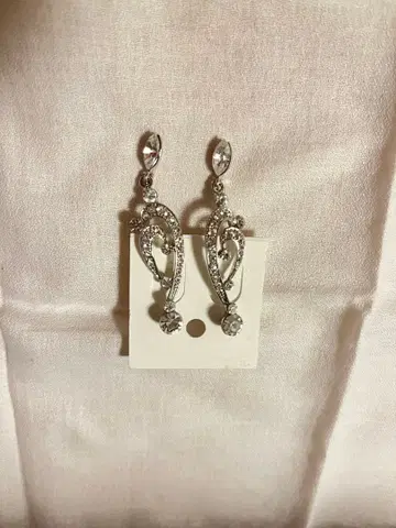 크리스탈 장식 실버 귀걸이 브라이덜 액세서리