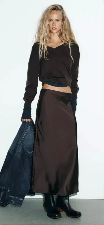 ZARA 자라 미사용 새상품 택 포함 최신 새틴 미디 스커트 다크 퍼플