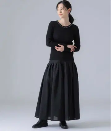 EFFEbeams 프릴 넥 리브 니트 새상품급 클리닝 완료