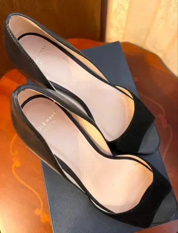 콜한 오픈토 펌프스