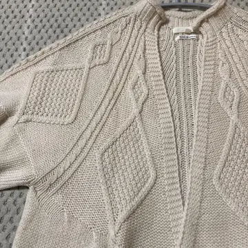 아이보리 케이블 니트 긴팔 스웨터 가디건