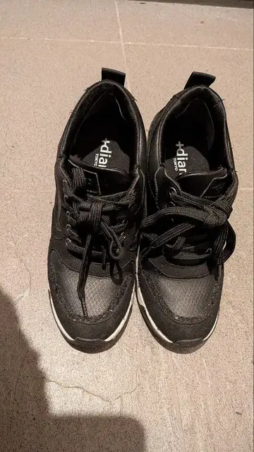 다이애나 9cm 슬림 레그 힐업 스니커즈 블랙